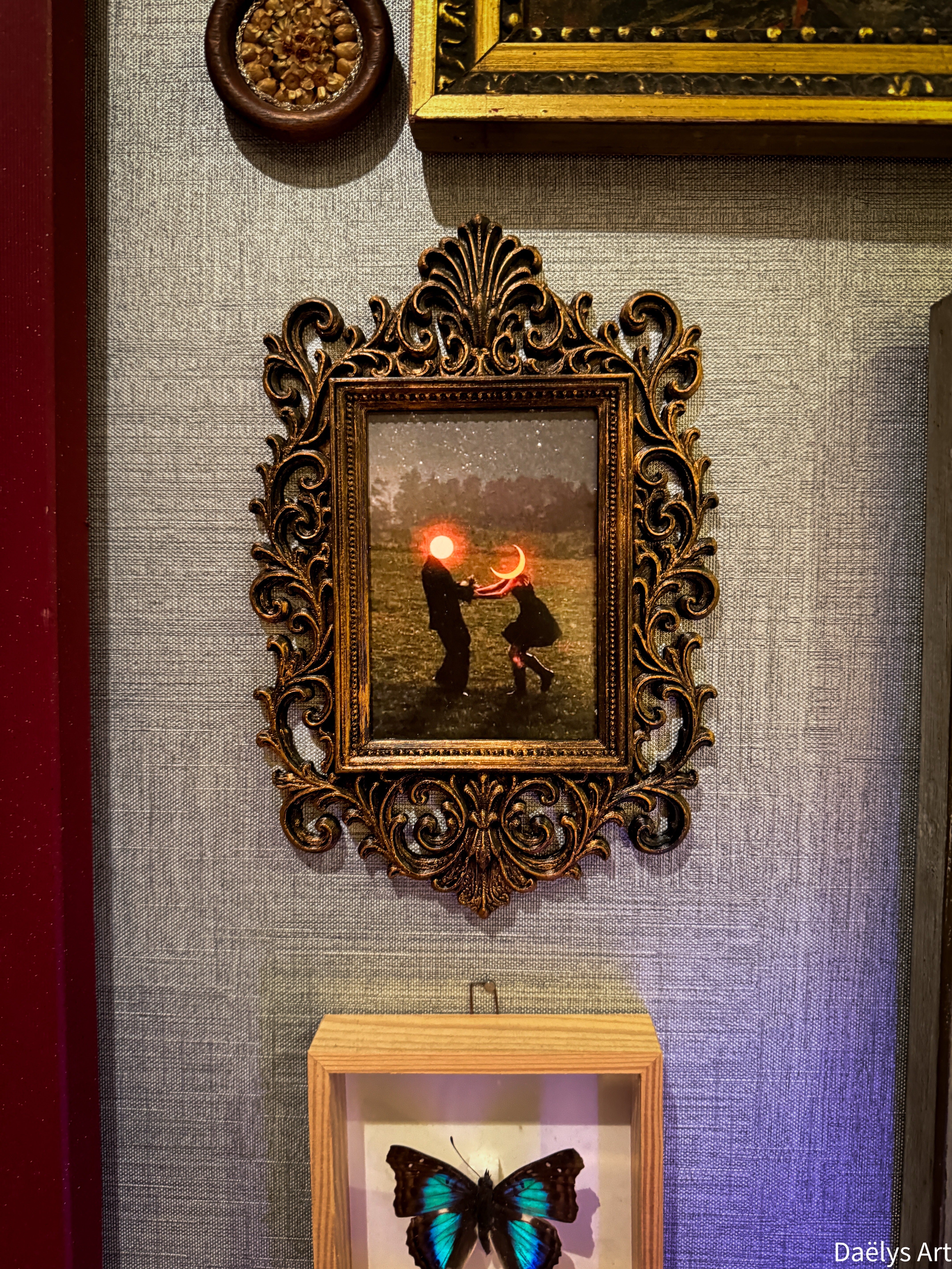 cadre décoratif gothique, cadre baroque, decoration witchy, spooky, halloween, sorcières, décoration murale, film d'horreur, magie, lune et soleil