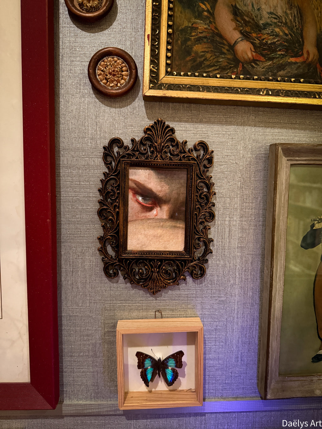 cadre décoratif gothique, cadre baroque, decoration witchy, spooky, halloween, sorcières, décoration murale, film d'horreur, magie, lune et soleil, féerique, princesse, romantasy, oeuvre d'art, fantasy, L'ange déchu