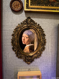cadre décoratif gothique, cadre baroque, decoration witchy, spooky, halloween, sorcières, décoration murale, film d'horreur, magie, lune et soleil, féerique, la jeune fille a la perle Vermeer, oeuvre d'art