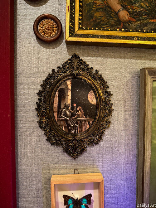 cadre décoratif gothique, cadre baroque, decoration witchy, spooky, halloween, sorcières, décoration murale, film d'horreur, magie, lune et soleil, féerique, princesse, romantasy, oeuvre d'art