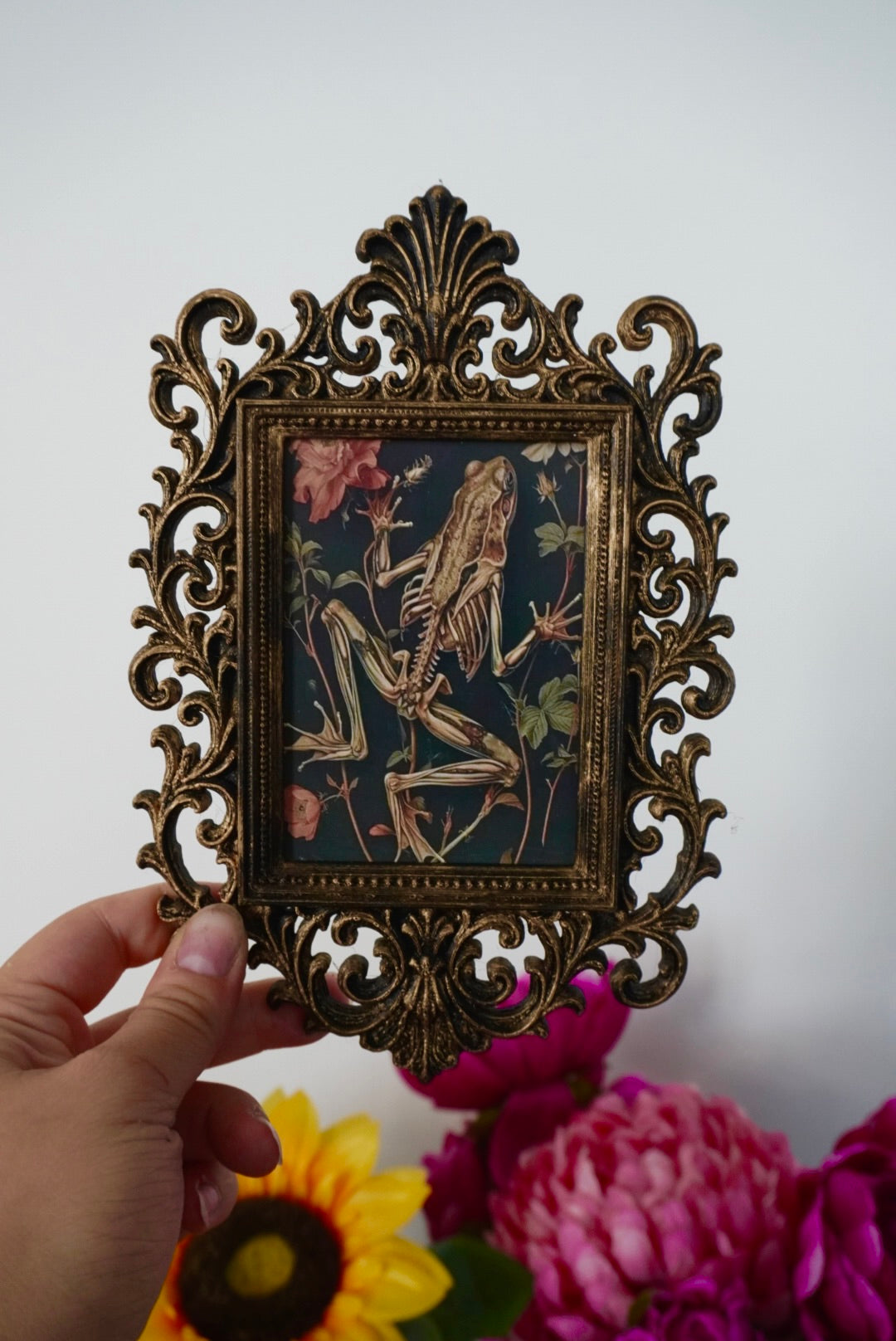 cadre décoratif gothique, cadre baroque, decoration witchy, spooky, halloween, sorcières, décoration murale, film d'horreur, magie, lune et soleil, féerique, princesse, romantasy, oeuvre d'art, fantasy