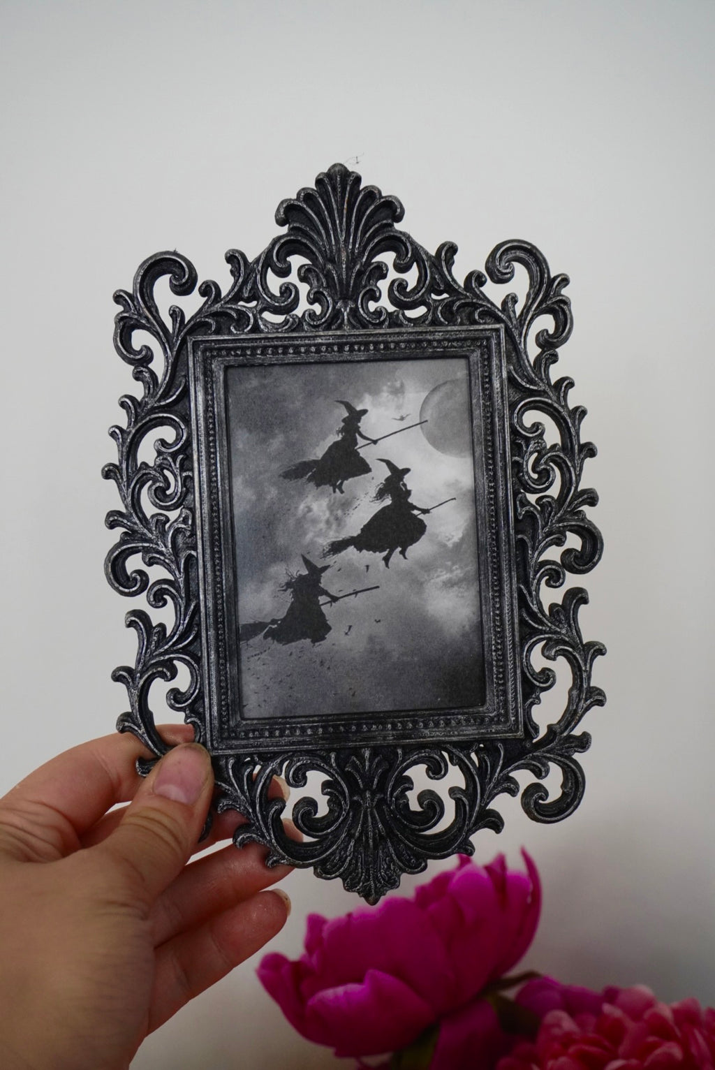 cadre décoratif gothique, cadre baroque, decoration witchy, spooky, halloween, sorcières, décoration murale, film d'horreur, magie, lune et soleil, féerique, princesse, romantasy, oeuvre d'art, fantasy, dragon