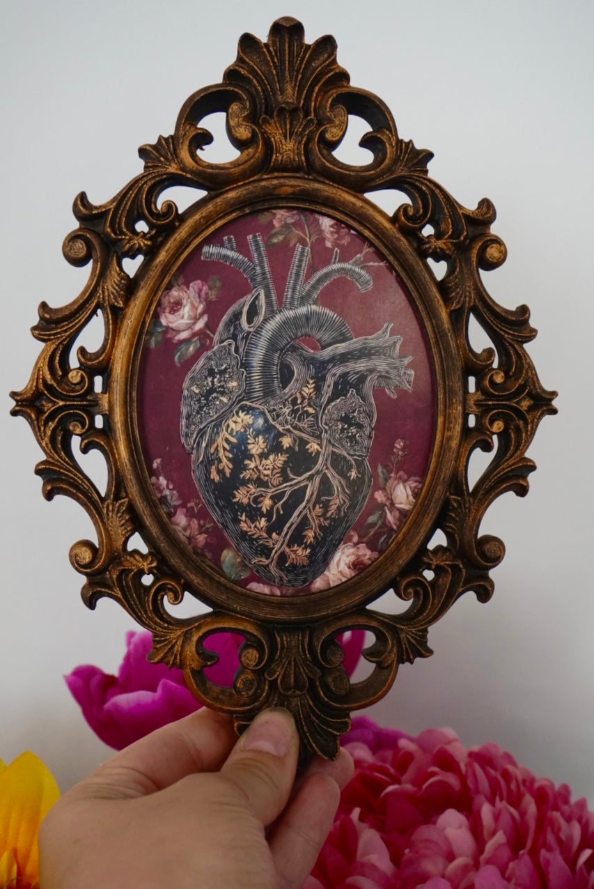 cadre décoratif gothique, cadre baroque, decoration witchy, spooky, halloween, sorcières, décoration murale, film d'horreur, magie, lune et soleil, féerique, princesse, romantasy, oeuvre d'art, fantasy, dragon