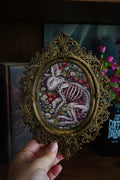 cadre décoratif gothique, cadre baroque, decoration witchy, spooky, halloween, sorcières, décoration murale, film d'horreur, magie, lune et soleil, féerique, princesse, romantasy, oeuvre d'art, fantasy, dragon