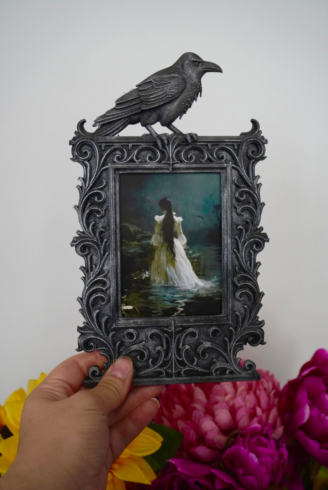 cadre décoratif gothique, cadre baroque, decoration witchy, spooky, halloween, sorcières, décoration murale, film d'horreur, magie, lune et soleil, féerique, princesse, romantasy, oeuvre d'art, fantasy, dragon