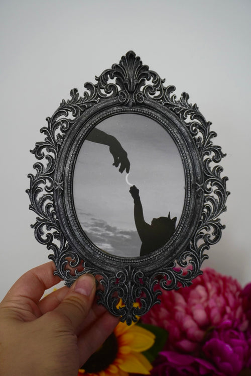 cadre décoratif gothique, cadre baroque, decoration witchy, spooky, halloween, sorcières, décoration murale, film d'horreur, magie, lune et soleil, féerique, princesse, romantasy, oeuvre d'art, fantasy, dragon