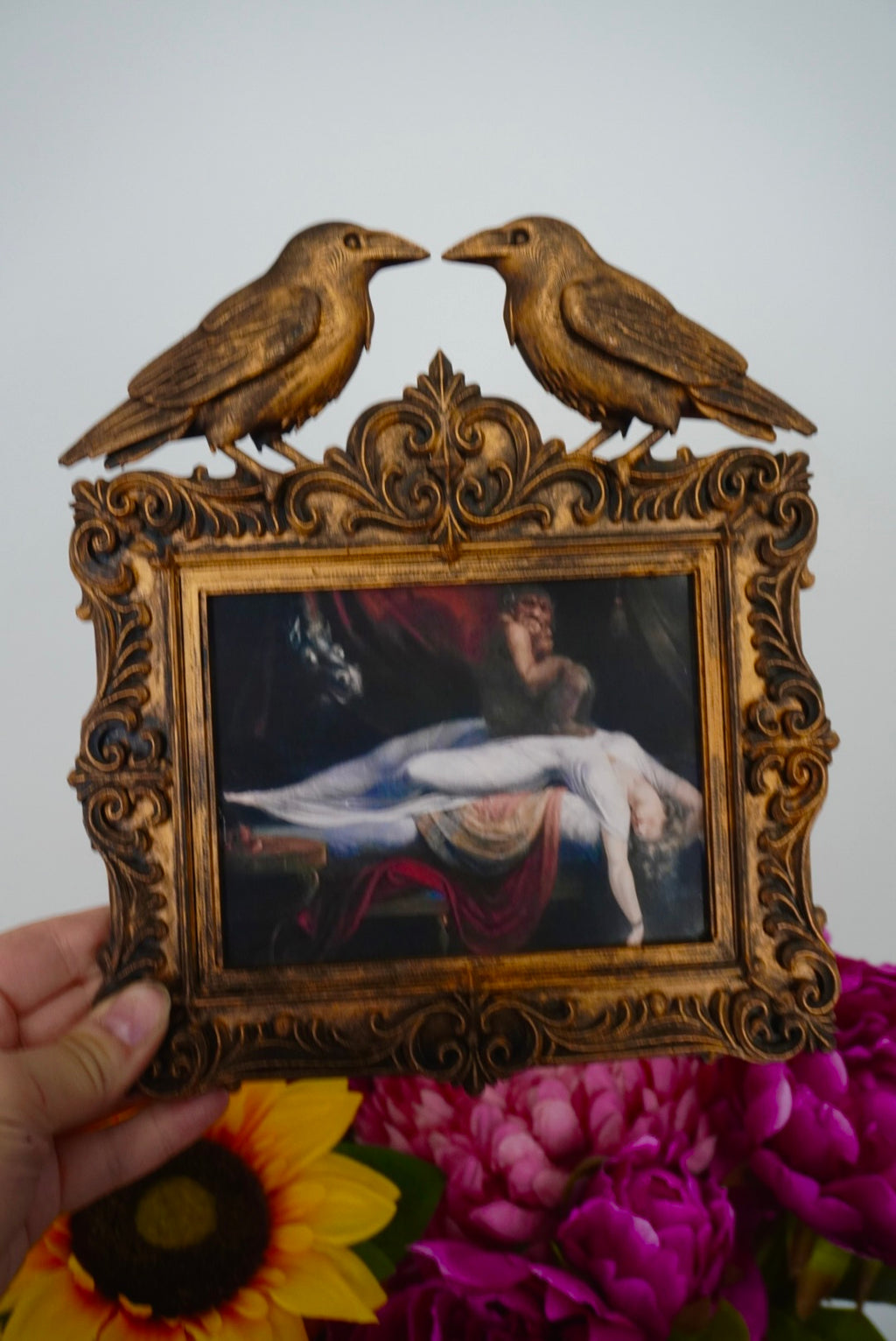 cadre décoratif gothique, cadre baroque, decoration witchy, spooky, halloween, sorcières, décoration murale, film d'horreur, magie, lune et soleil, féerique, princesse, romantasy, oeuvre d'art, fantasy, dragon