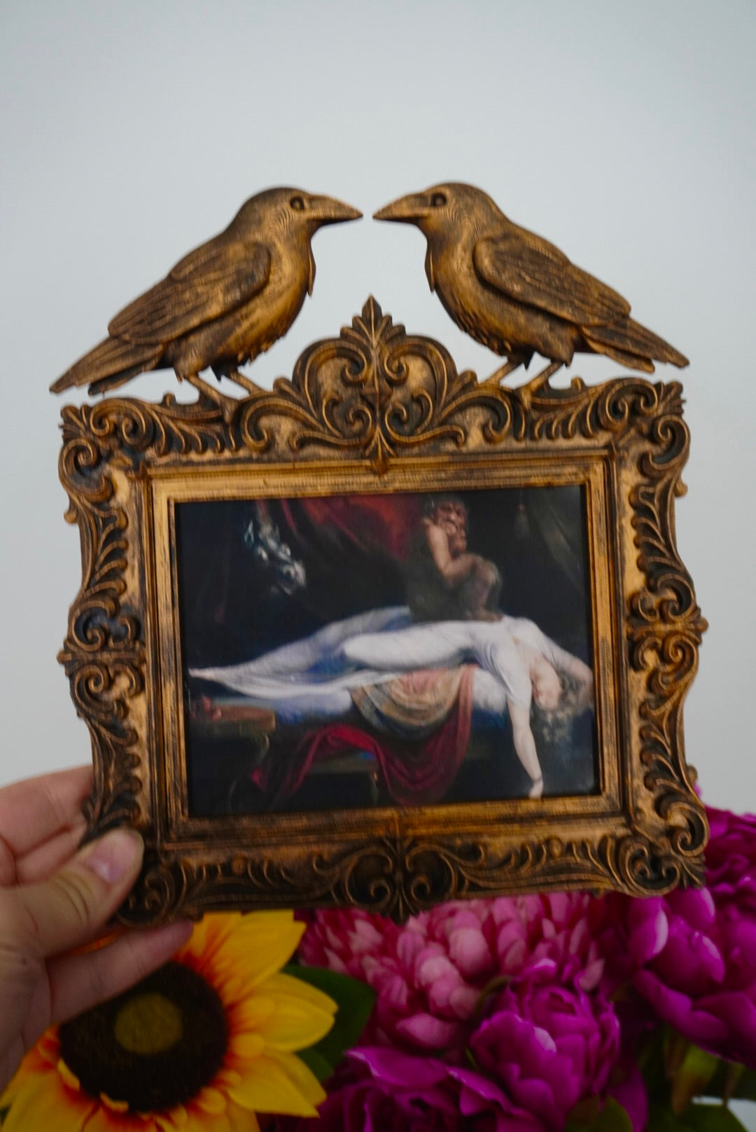 cadre décoratif gothique, cadre baroque, decoration witchy, spooky, halloween, sorcières, décoration murale, film d'horreur, magie, lune et soleil, féerique, princesse, romantasy, oeuvre d'art, fantasy, dragon