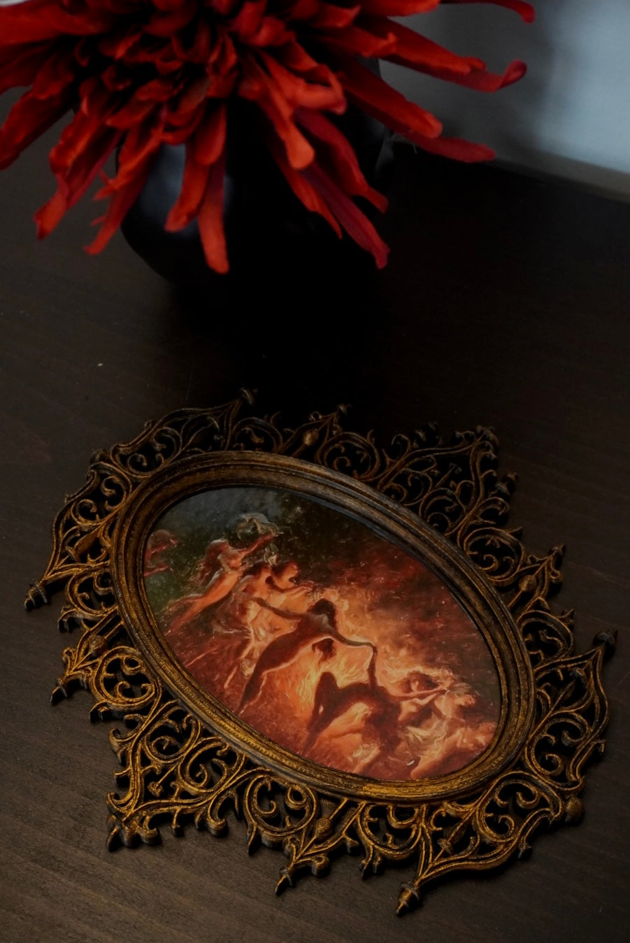 cadre décoratif gothique, cadre baroque, decoration witchy, spooky, halloween, sorcières, décoration murale, film d'horreur, magie, lune et soleil, féerique, princesse, romantasy, oeuvre d'art, fantasy, dragon