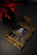 cadre décoratif gothique, cadre baroque, decoration witchy, spooky, halloween, sorcières, décoration murale, film d'horreur, magie, lune et soleil, féerique, princesse, romantasy, oeuvre d'art, fantasy, dragon