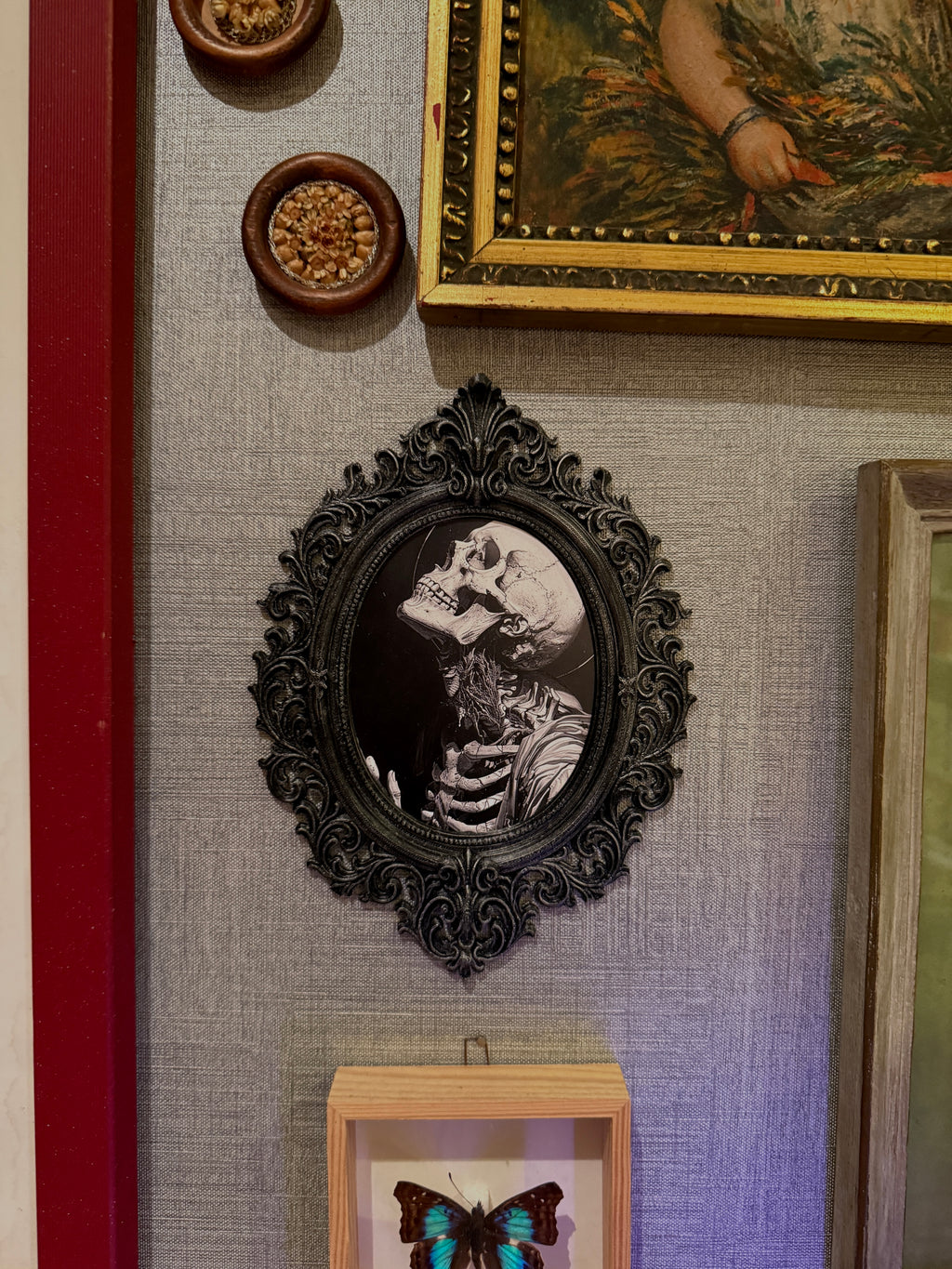 cadre décoratif gothique, cadre baroque, decoration witchy, spooky, halloween, sorcières, décoration murale, film d'horreur, magie, lune et soleil, féerique, princesse, romantasy, oeuvre d'art, fantasy, dragon